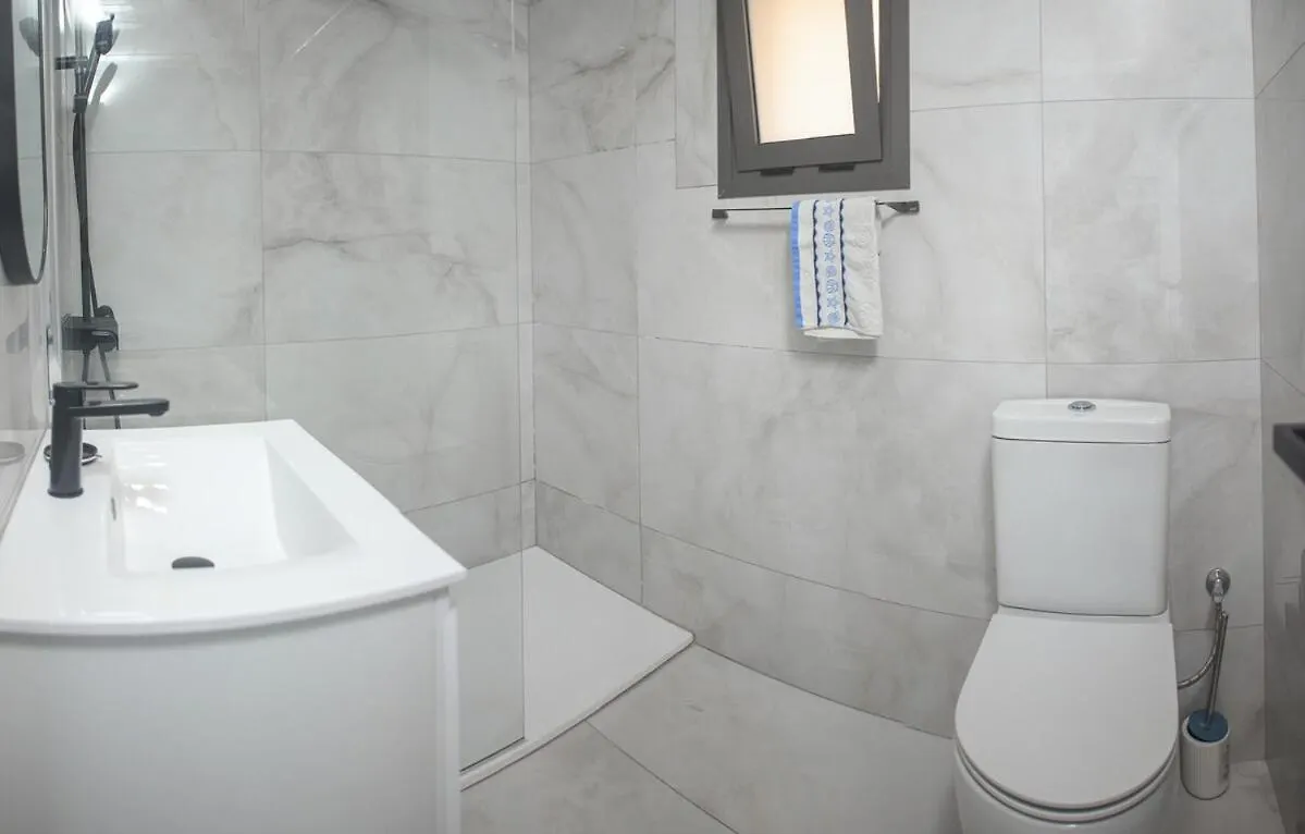 Elegant Penthouse In City Centre Larnaca Apartament